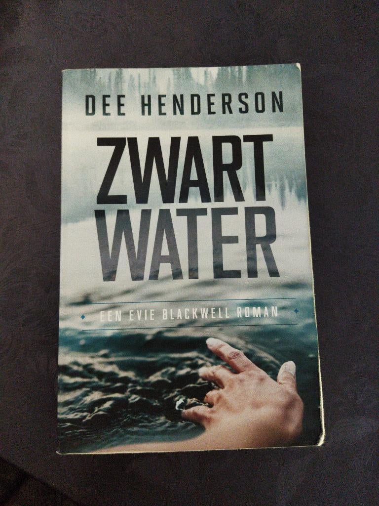Zwart water, Ophalen of Verzenden, Gelezen, Dee Henderson