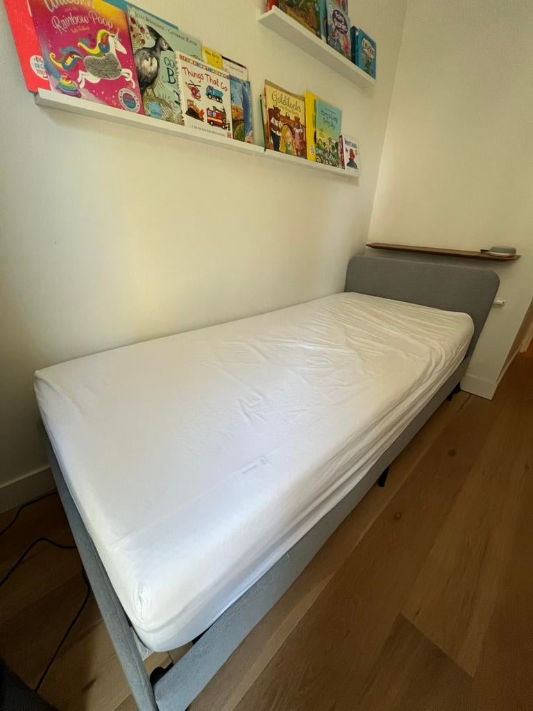 Single bed and mattress, 90 cm, Eenpersoons, Ophalen of Verzenden, Zo goed als nieuw