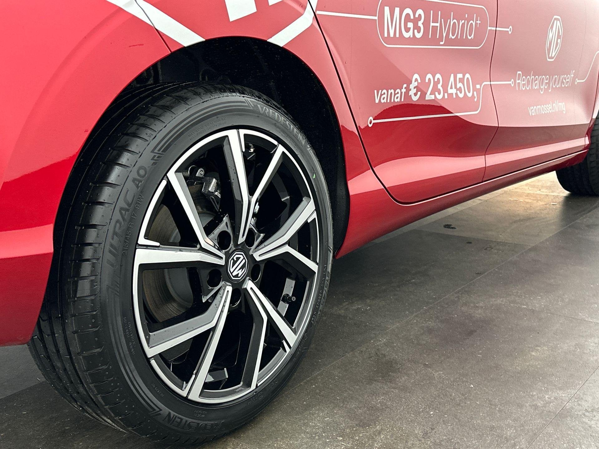 MG 3 1.5 Hybrid+ Aut. Standard | 17'' Velgen | Camera | Appl, 12 maanden, Stof, 1498 cc, 4 cilinders