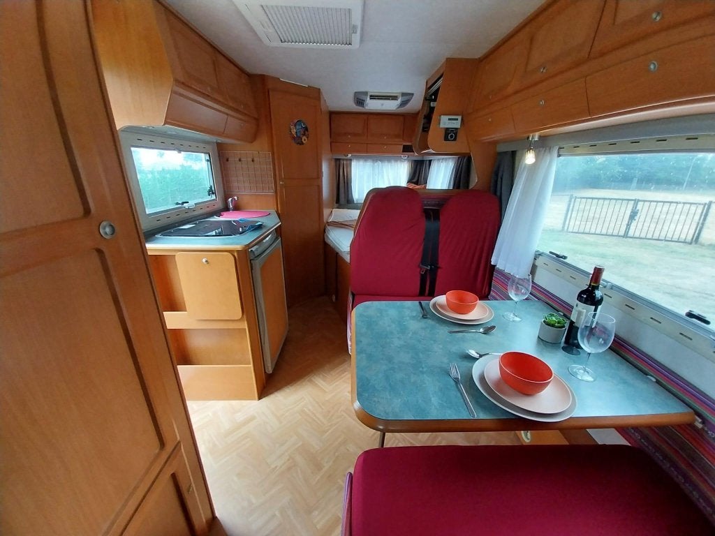 Leuke Adria 640 met zonnepaneel, schotel en airco !!!, Niet ingevuld, Ringverwarming, Fiat, Hordeur