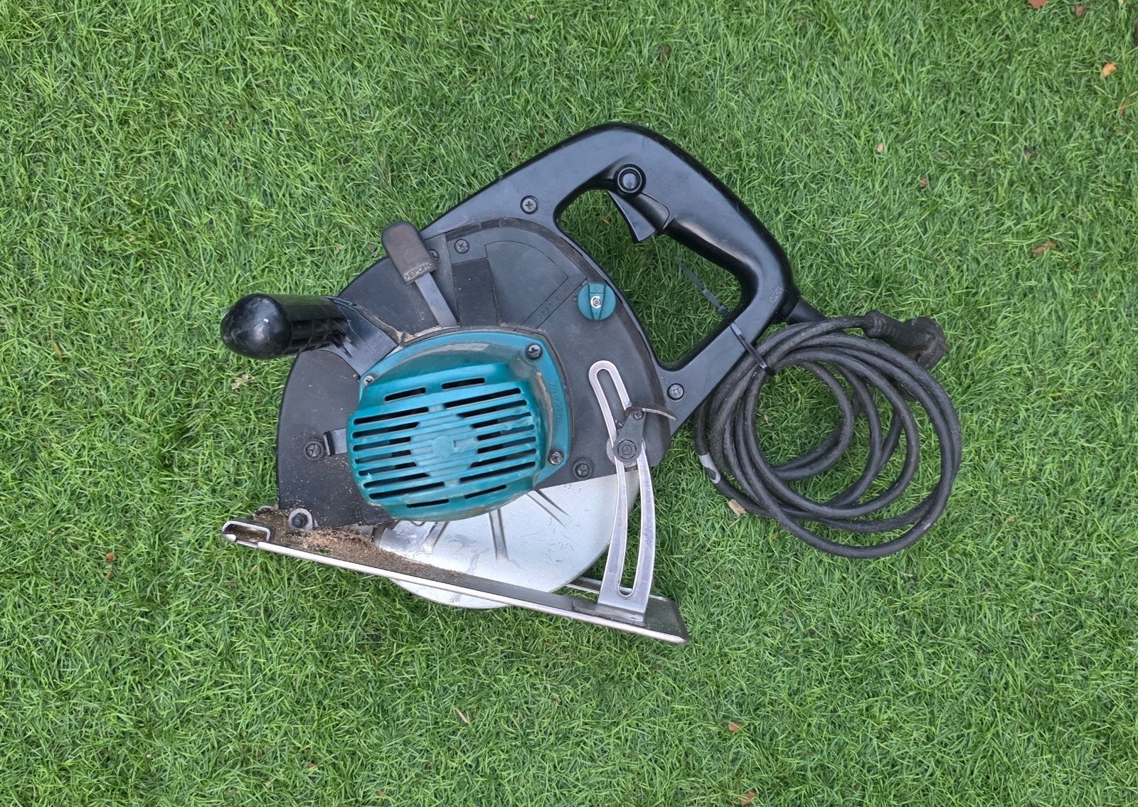Makita 4131 Professionele Metaalcirkelzaag - Vonkvrij, Gebruikt, Cirkelzaag, 70 mm of meer, 600 tot 1200 watt