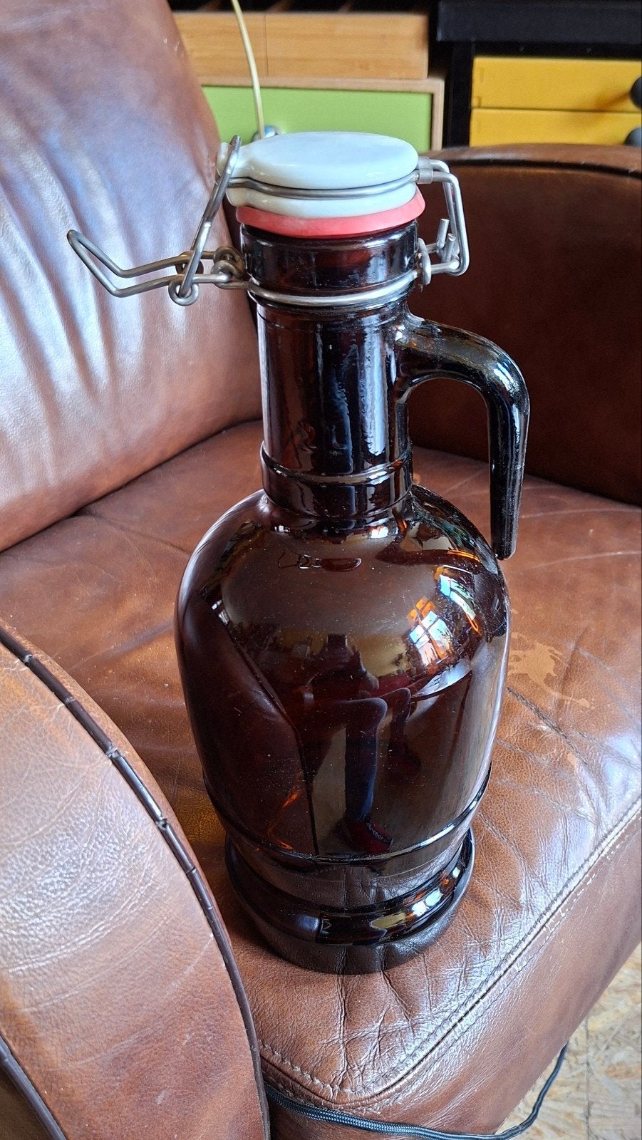 Bruine glazen beugelfles - 2 liter, Ophalen
