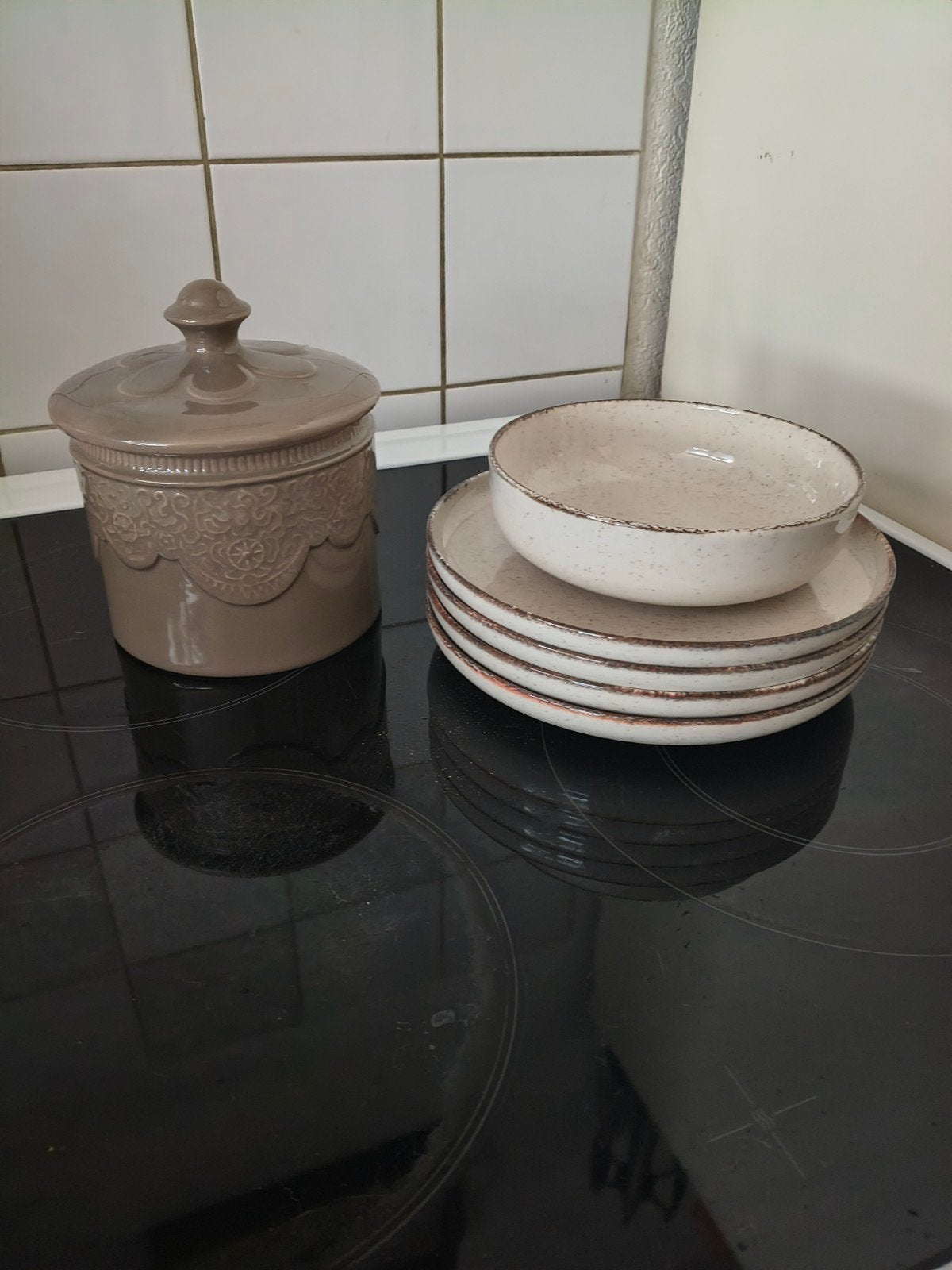 Servies set: borden, kom en voorraadpot, Ophalen of Verzenden, Zo goed als nieuw, Overige stijlen, Bord(en)