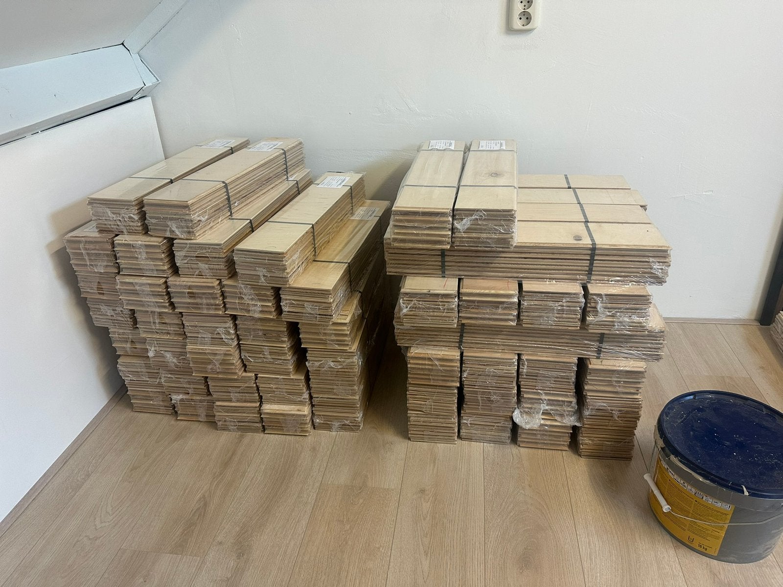Houten vissegraatvloer te koop 24 M2 (in verpakking), Beige, Nieuw, Hout, 10 tot 25 m²