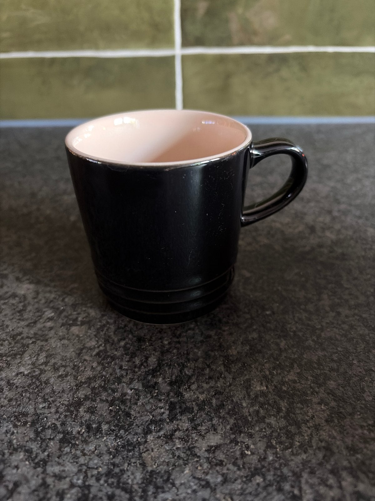 Le Creuset Koffie Mok Zwart, Huis en Inrichting, Keuken | Servies, Ophalen, Overige merken, Keramiek, Mok