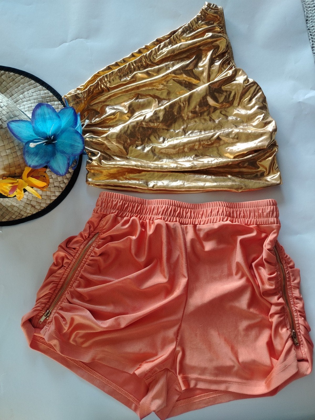 Gouden top en oranje shorts set - Shein, Kleding | Dames, Maat 38/40 (M), Carnaval, Ophalen of Verzenden, Zo goed als nieuw