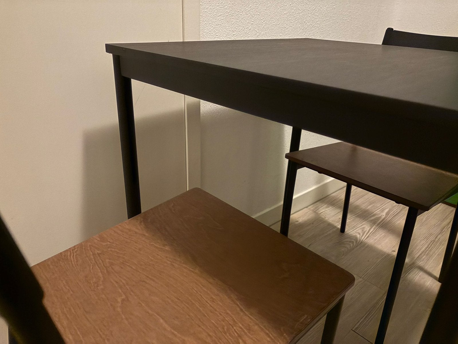 Tafel en twee stoelen, Ophalen, Zo goed als nieuw