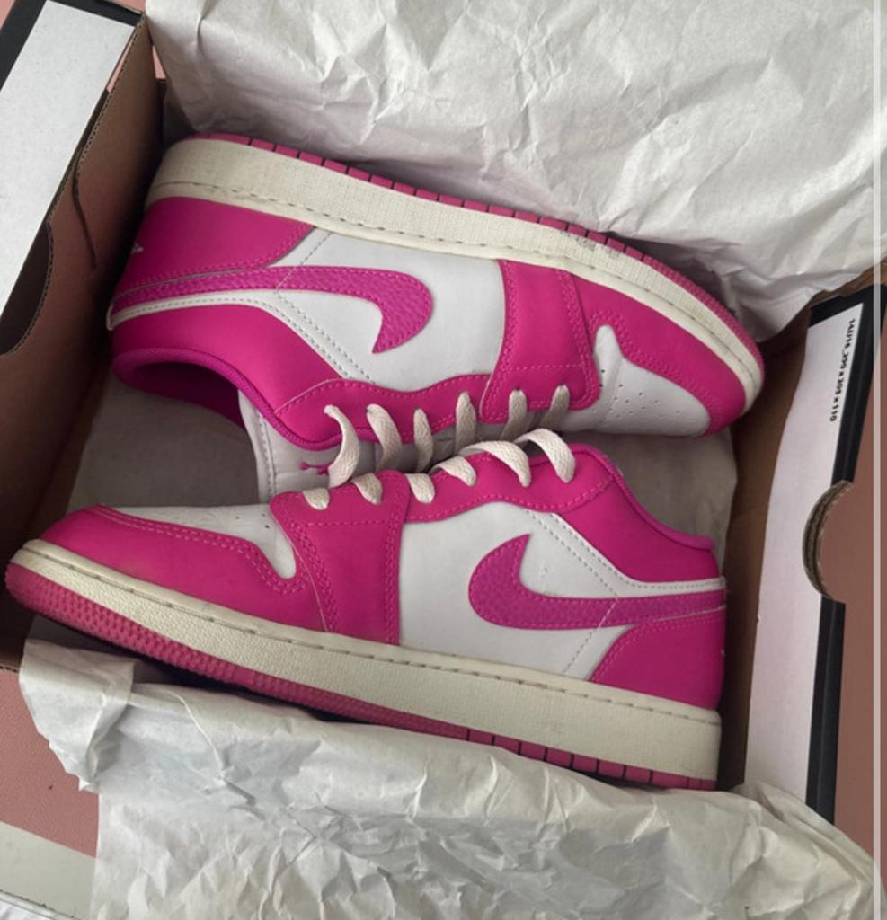 jordan 1 low pink, Ophalen of Verzenden, Roze, Sneakers of Gympen, Zo goed als nieuw