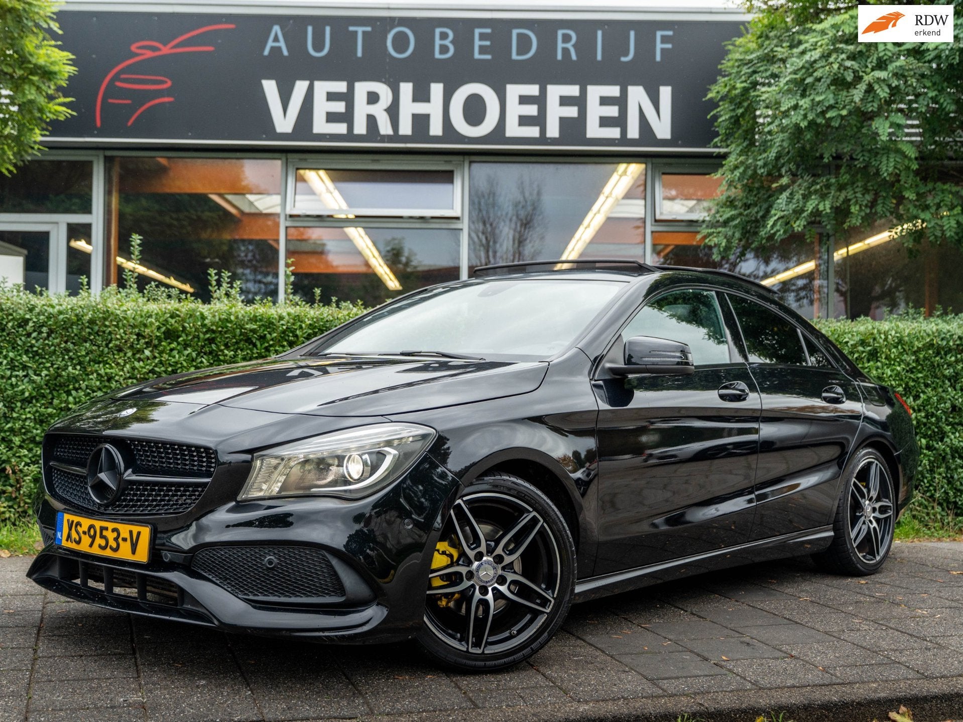 Mercedes-Benz CLA-klasse 180 Edition 1 PANORAMADAK/STOELVERW, Gebruikt, 4 cilinders, 715 kg, Leder en Stof