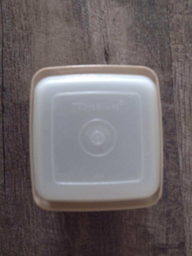 tupperware trommeltje vierkant voor snack in de pauze, Ophalen of Verzenden, Gebruikt, Crème, Bus of Trommel