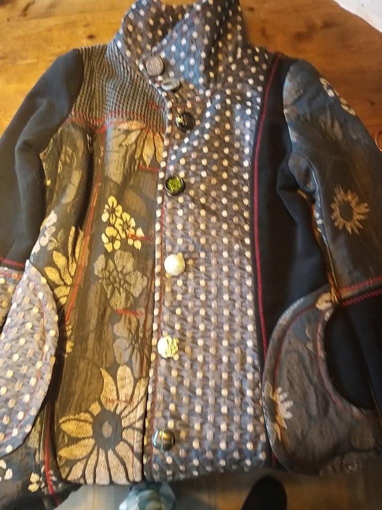 Unieke Patchwork Jas met Bloemen en Stippen, Maat 38/40 (M), Zwart, Ophalen of Verzenden, Onbekend