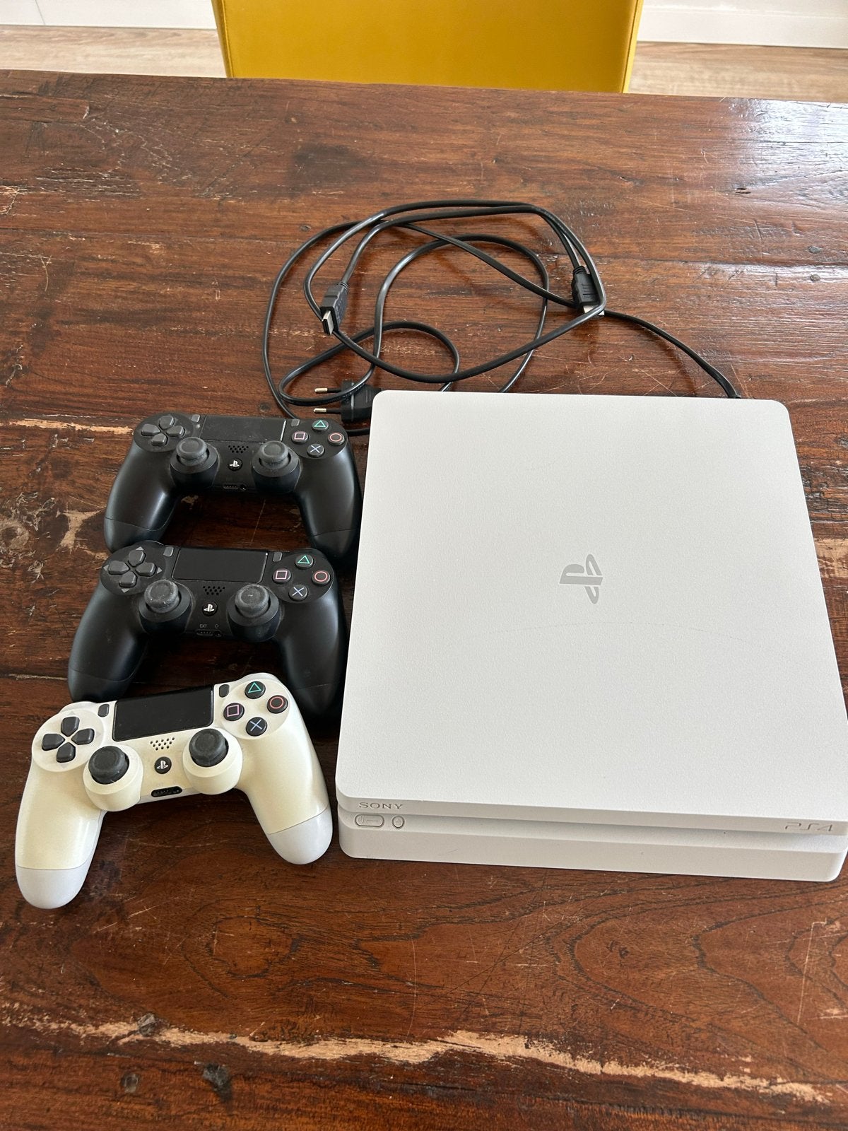 Sony PlayStation 4 Slim met 3 controllers, Ophalen, Met 3 controllers of meer, Slim, 500 GB