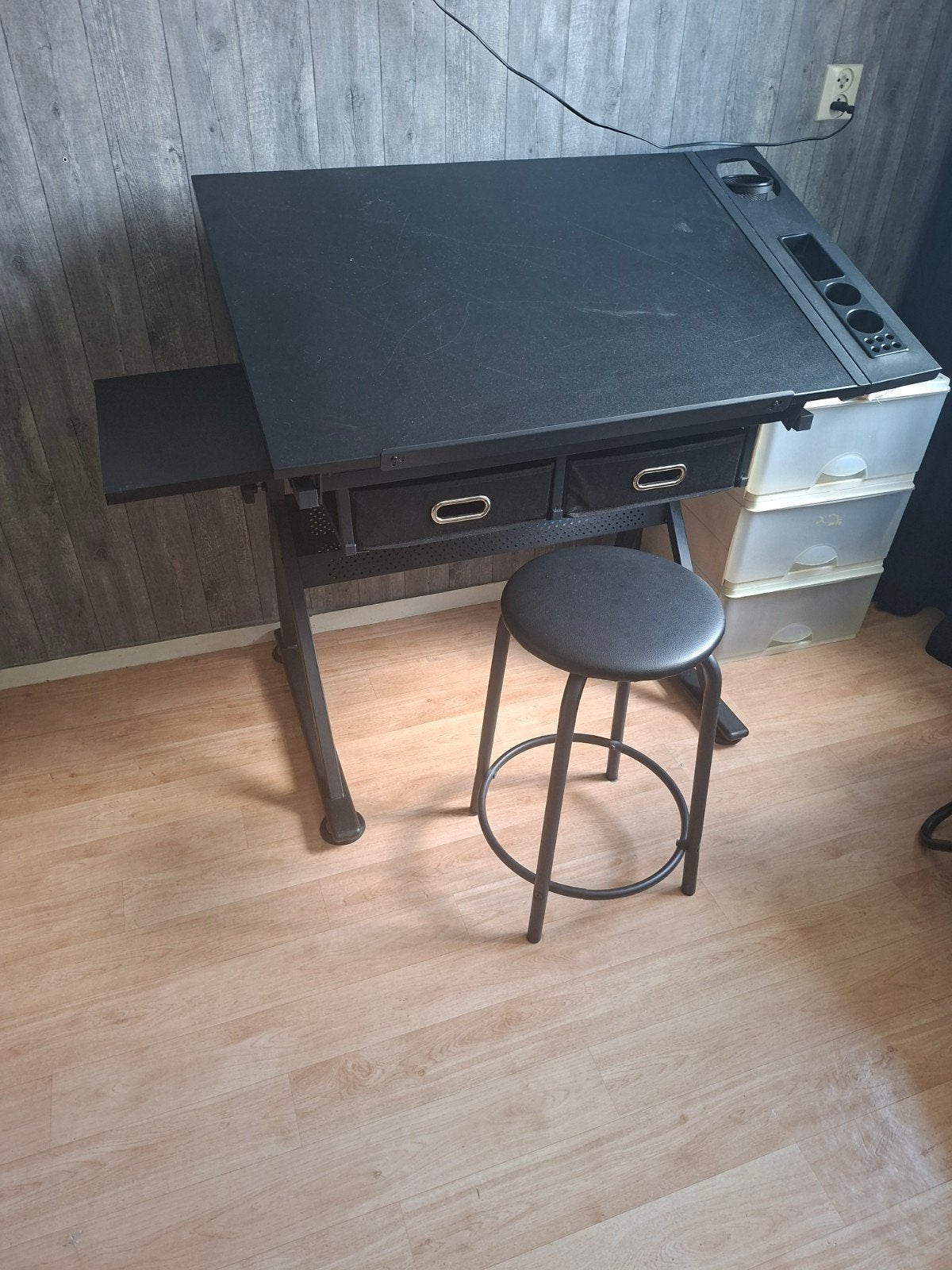 Tekentafel met krukje., Ophalen