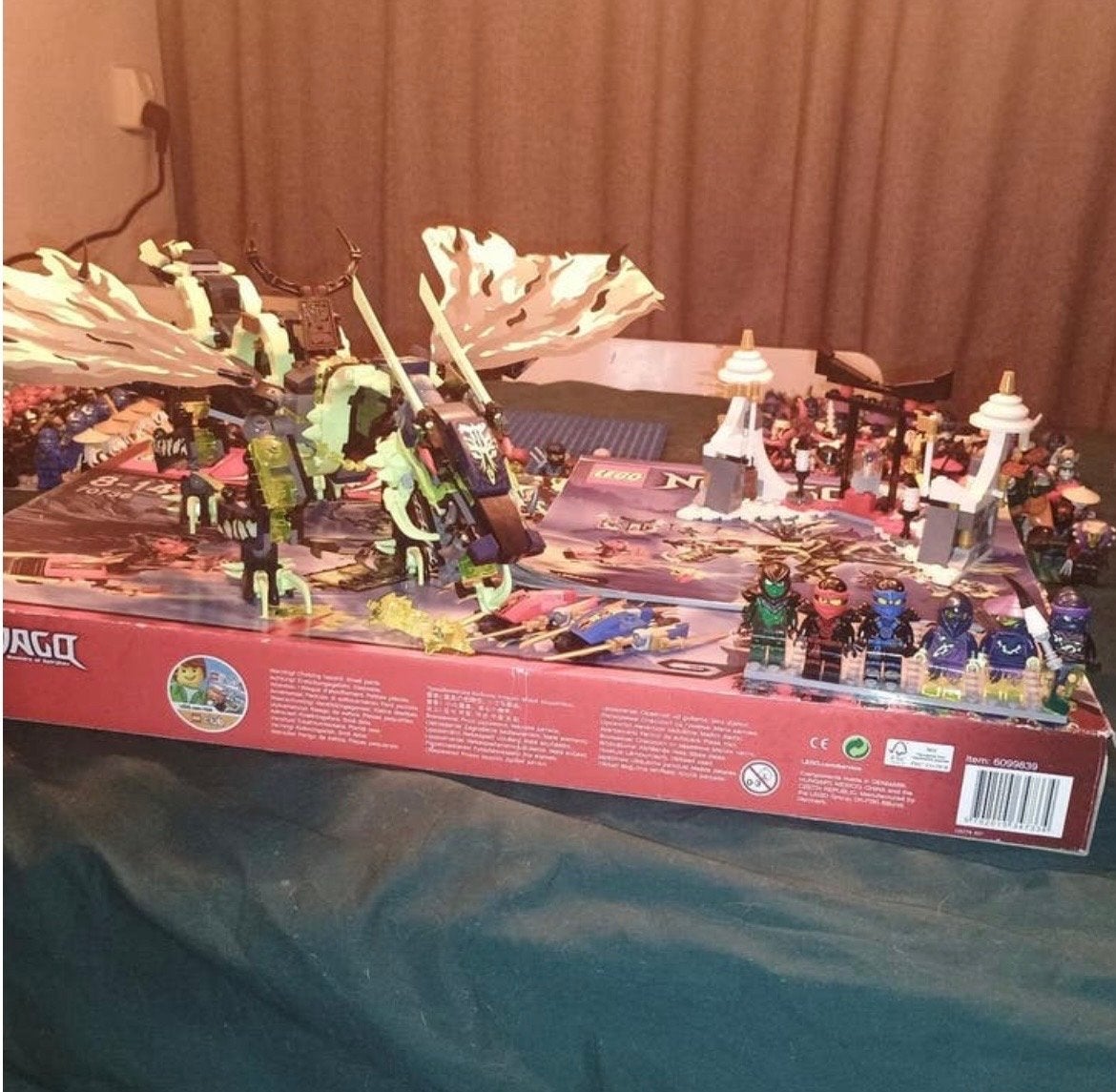Ninjago Morro Draak met minifiguren en doos, Verzenden, Zo goed als nieuw