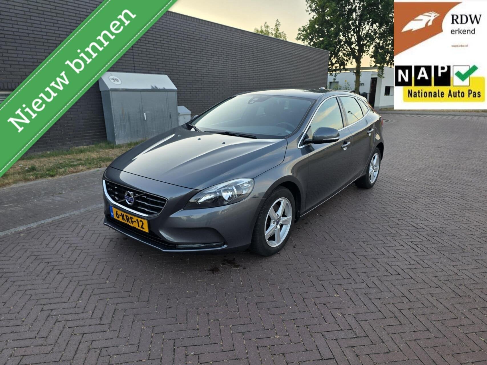 Volvo V40 1.6 T3 Momentum 2013 95dkm(NAP) Airco/CAM/DB VV/PD, Auto's, Voorwielaandrijving, Gebruikt, Zwart, 4 cilinders