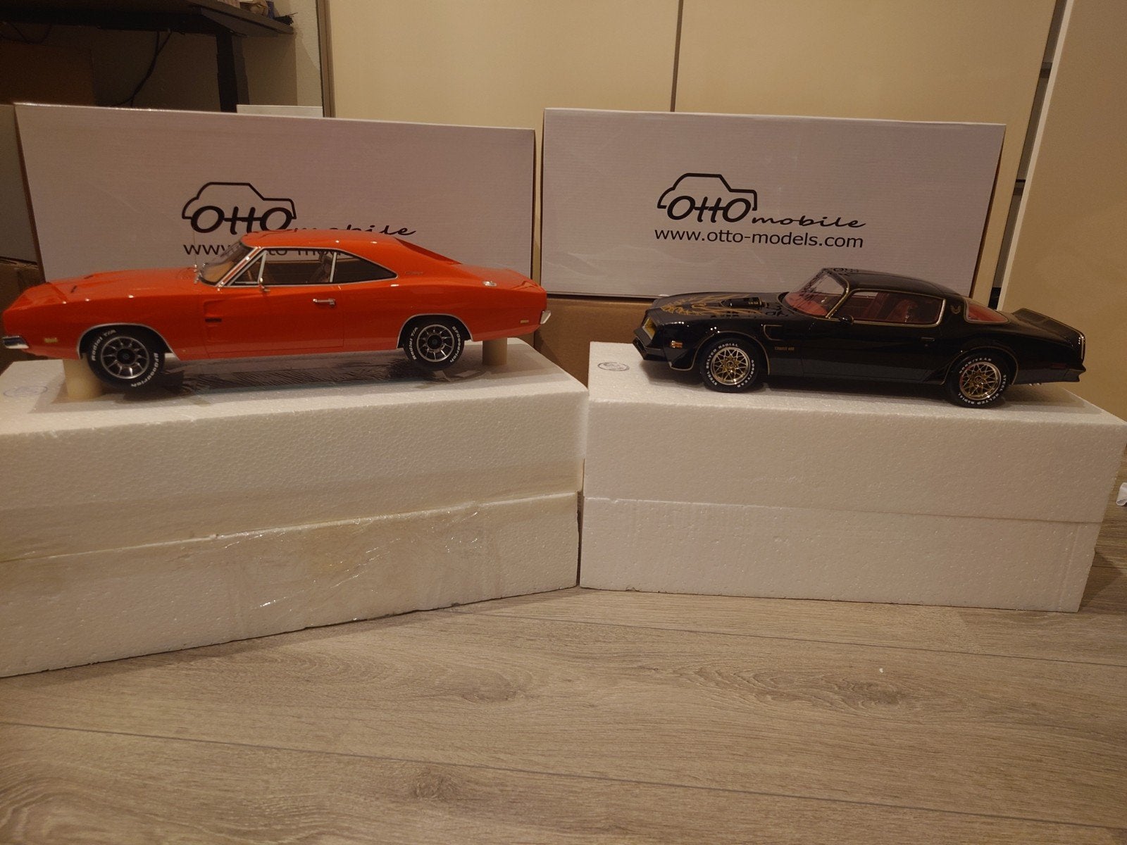 Dodge charger + Pontiac transam 1:12 Otto, Hobby en Vrije tijd, Ophalen of Verzenden, Nieuw, Auto