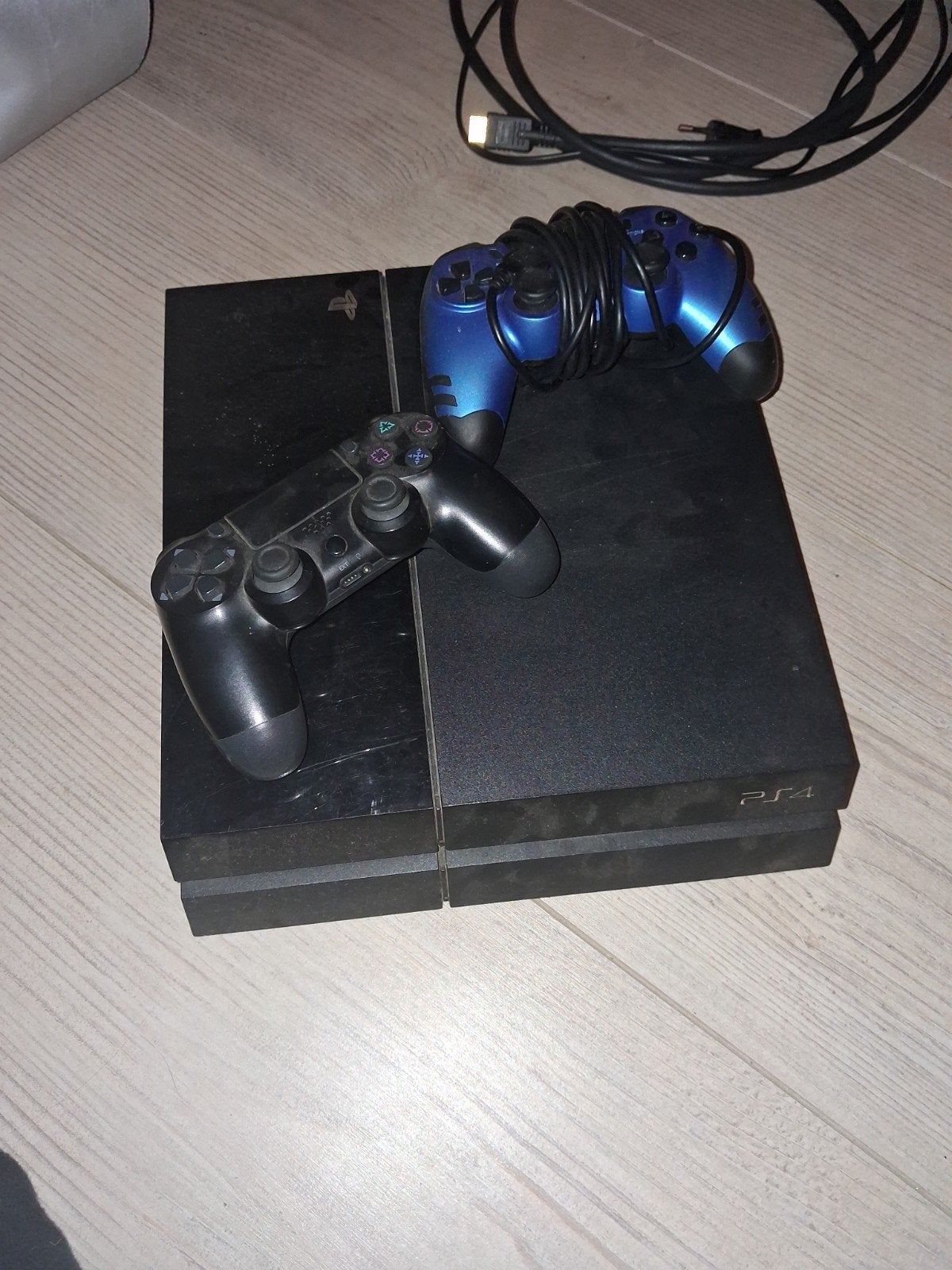 PlayStation 4 met 2 controllers en kabels, Spelcomputers en Games, Ophalen, Gebruikt, Met 2 controllers, Original