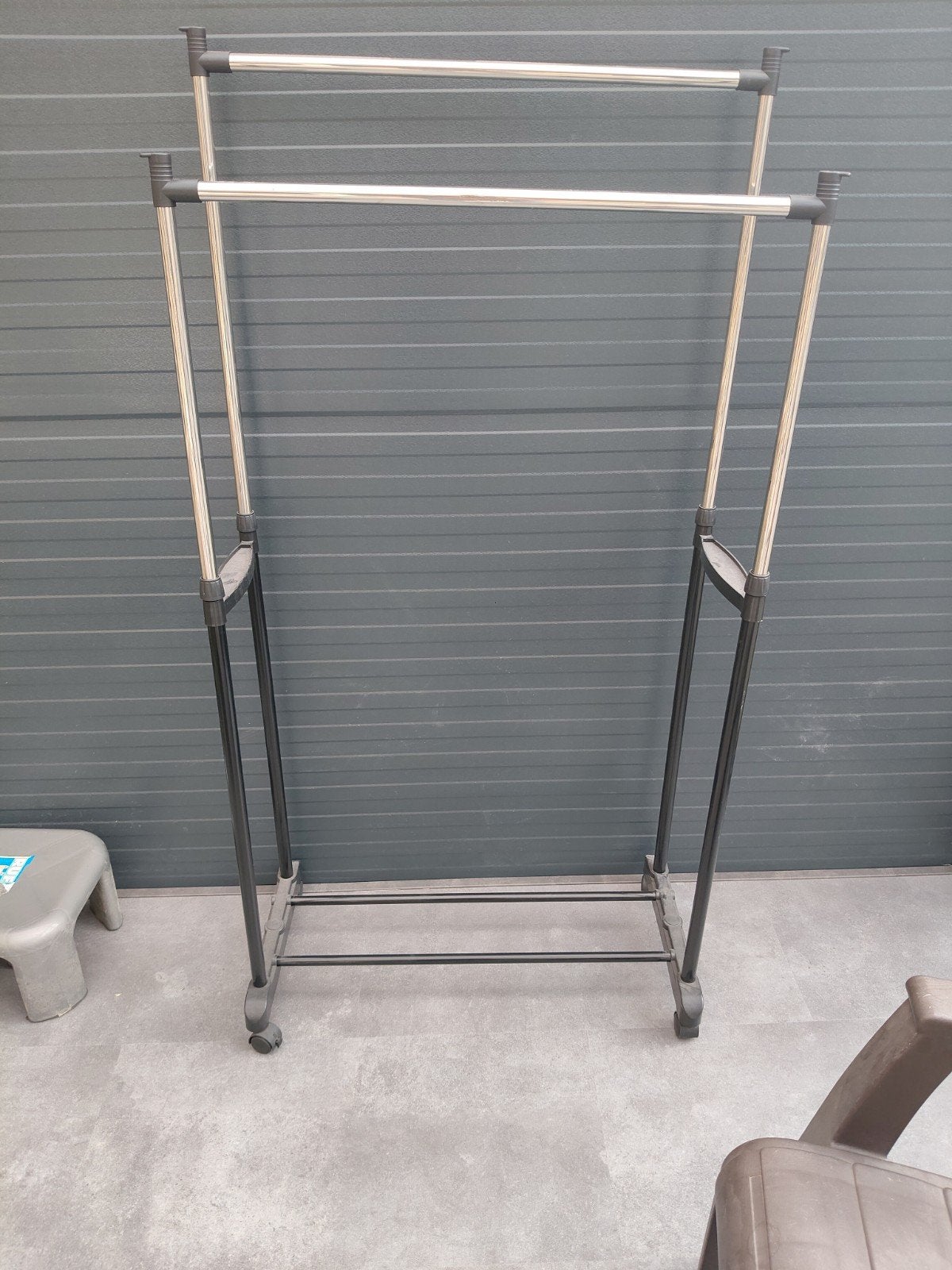 Verrijdbaar kledingrek met dubbele stang, Ophalen, Met wielen, Gebruikt