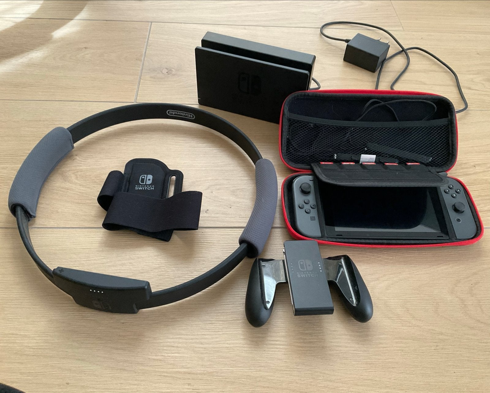 Nintendo Switch met 5 games en accessoires, Ophalen, Met games, Met 2 controllers, Zo goed als nieuw