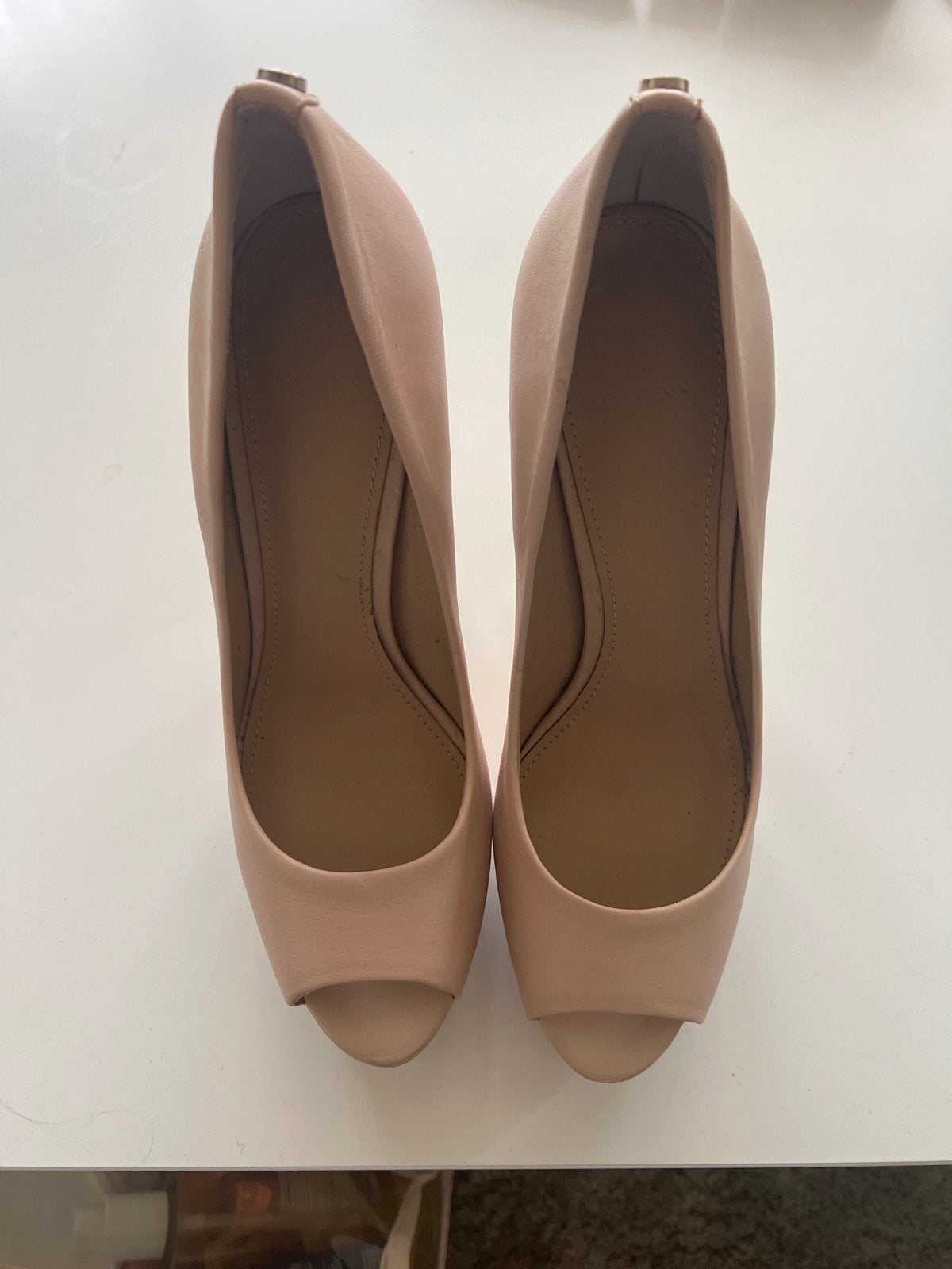 Guess Peep-toe Pumps - Maat 38 - nieuw, Pumps, Beige, Nieuw, Ophalen of Verzenden