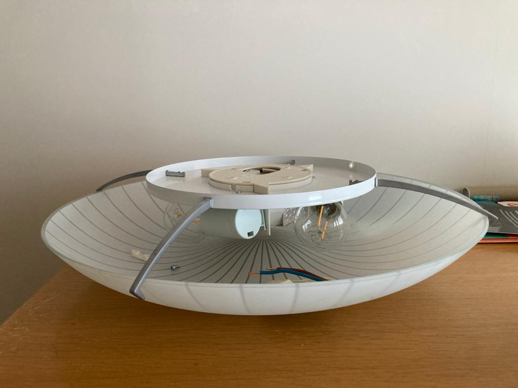Plafondlamp met melkglas en streepdesign, Ophalen of Verzenden, Gebruikt, Glas