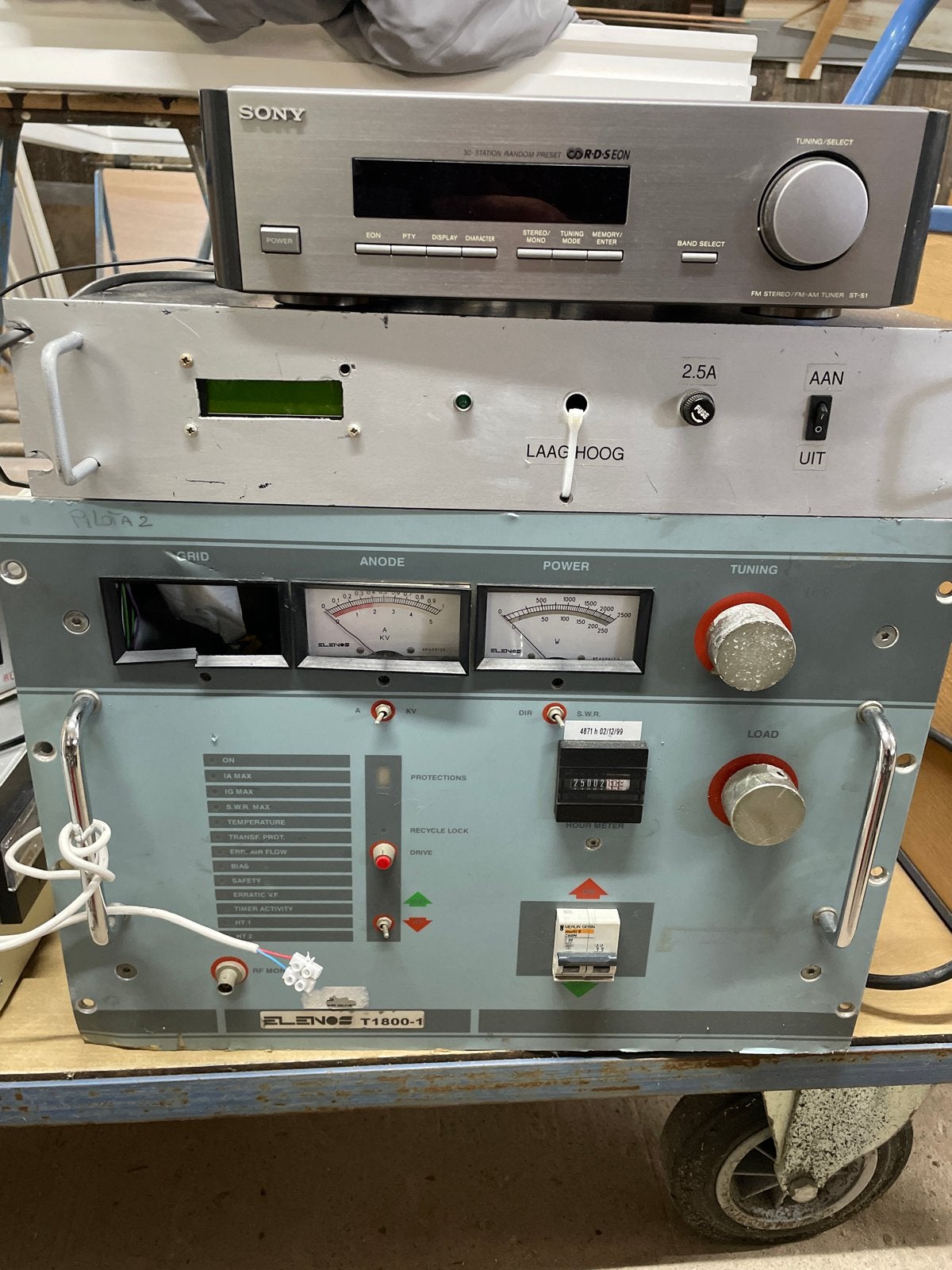 Elenos T1800-1 FM-zender met Sony tuner, Ophalen, Gebruikt, Audio