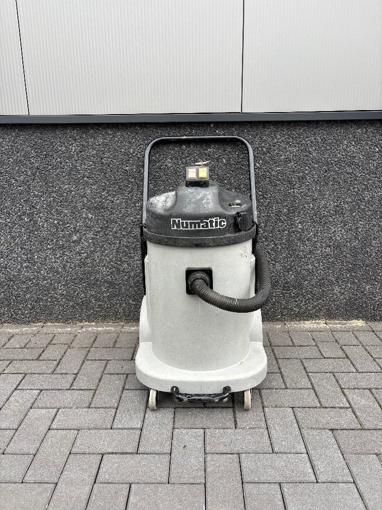 Numatic NDD 900A Stofzuiger incl accesoires, Doe-het-zelf en Verbouw, Reinigingsmachines, Info@numatic.nl, Gebruikt, Numatic International BV, Vennootsweg 15, 2404 CG Alphen aan den Rijn