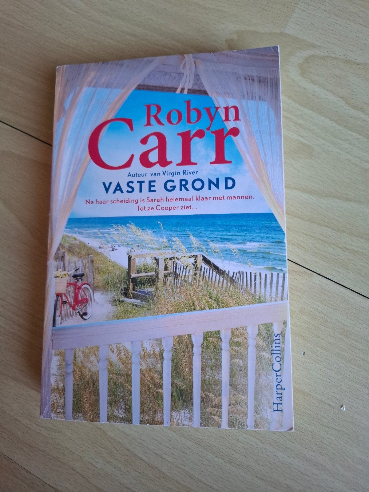 Robyn Carr Vaste grond, Ophalen of Verzenden, Zo goed als nieuw