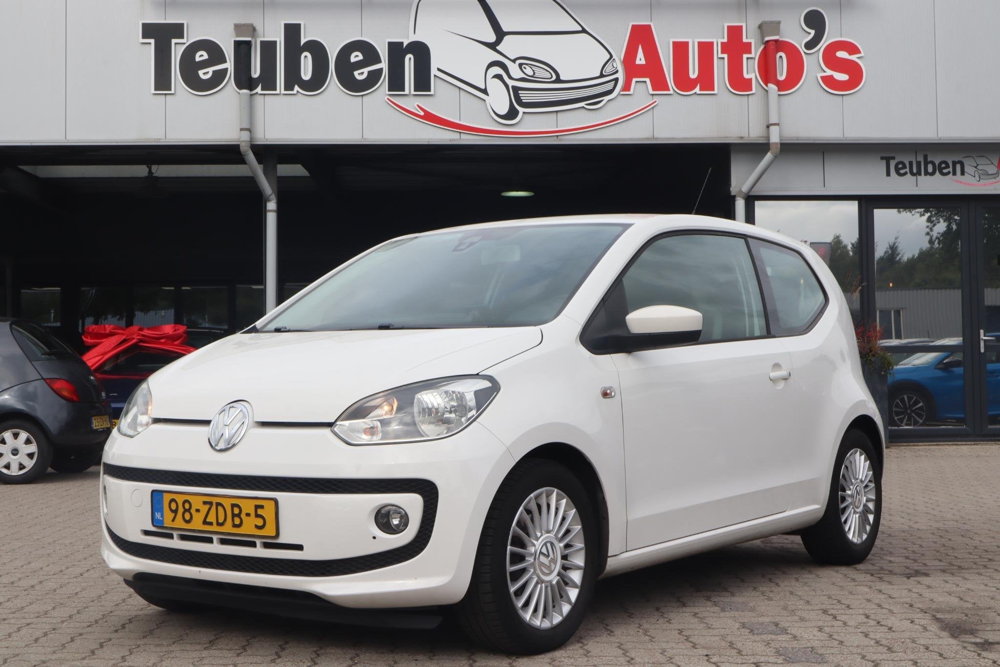 Volkswagen Up! 1.0 high up! BlueMotion | Airco | Navigatie |, Auto's, Voorwielaandrijving, Euro 5, Stof, Gebruikt