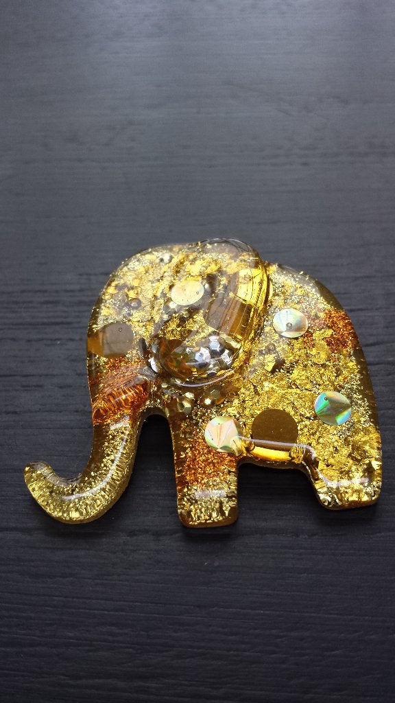 Vintage BROCHE <> OLIFANT van Resin <> Bijoux 5 x 5 cm., Ophalen of Verzenden, Overige typen