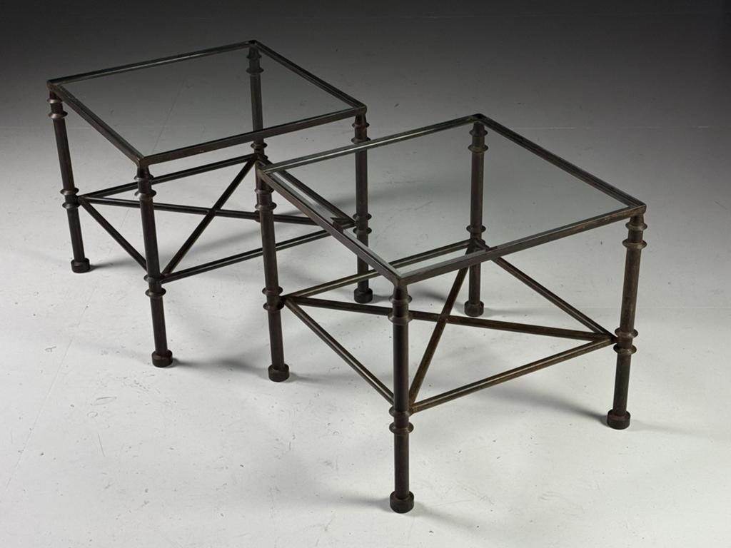 Set van 2 metalen bijzettafes
