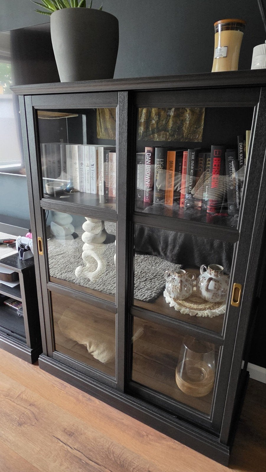 Ikea Malsjo vitrinekast | Zwart | Hout |
Met softclose glaze, Huis en Inrichting, Ophalen of Verzenden, 25 tot 50 cm, Glas, 100 tot 150 cm