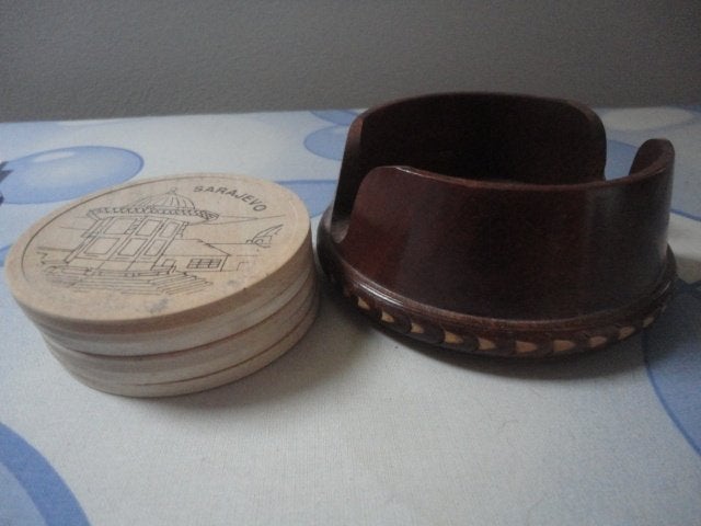 houten ONDERZETTERS / coasters + fraaie HOUDER, Sarajevo, Ophalen of Verzenden, Zo goed als nieuw