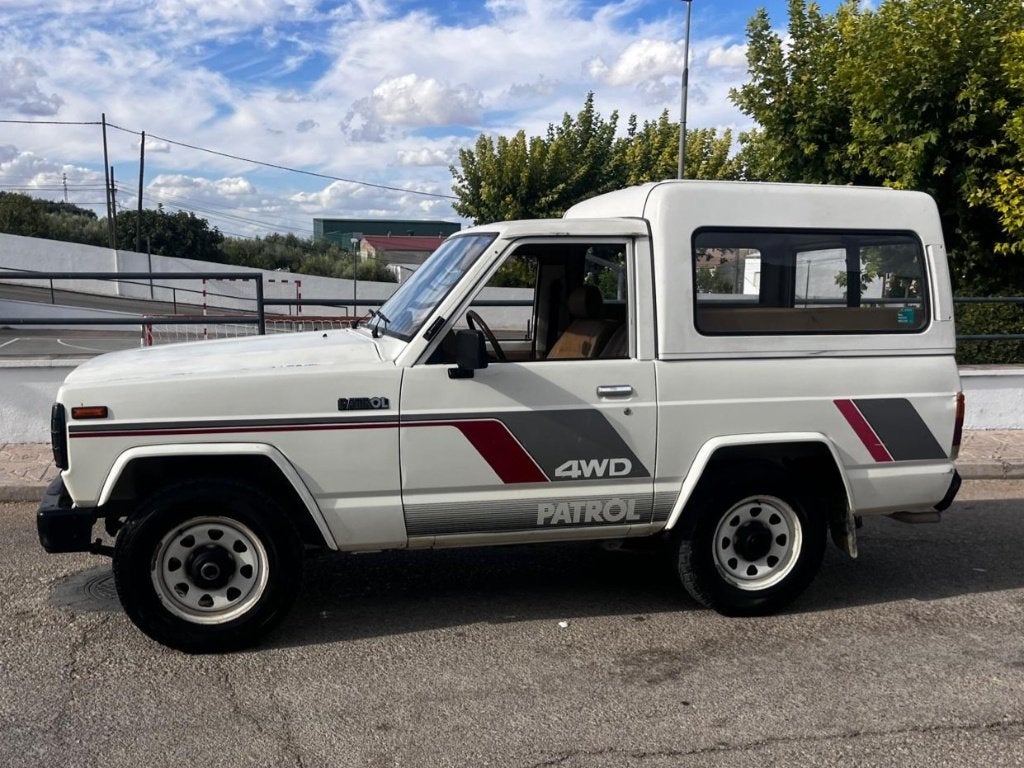 Nissan Patrol 2.8D, bj 1985, 7 zits, in zeer originele staat, Beige, Wit, Bedrijf, Vierwielaandrijving