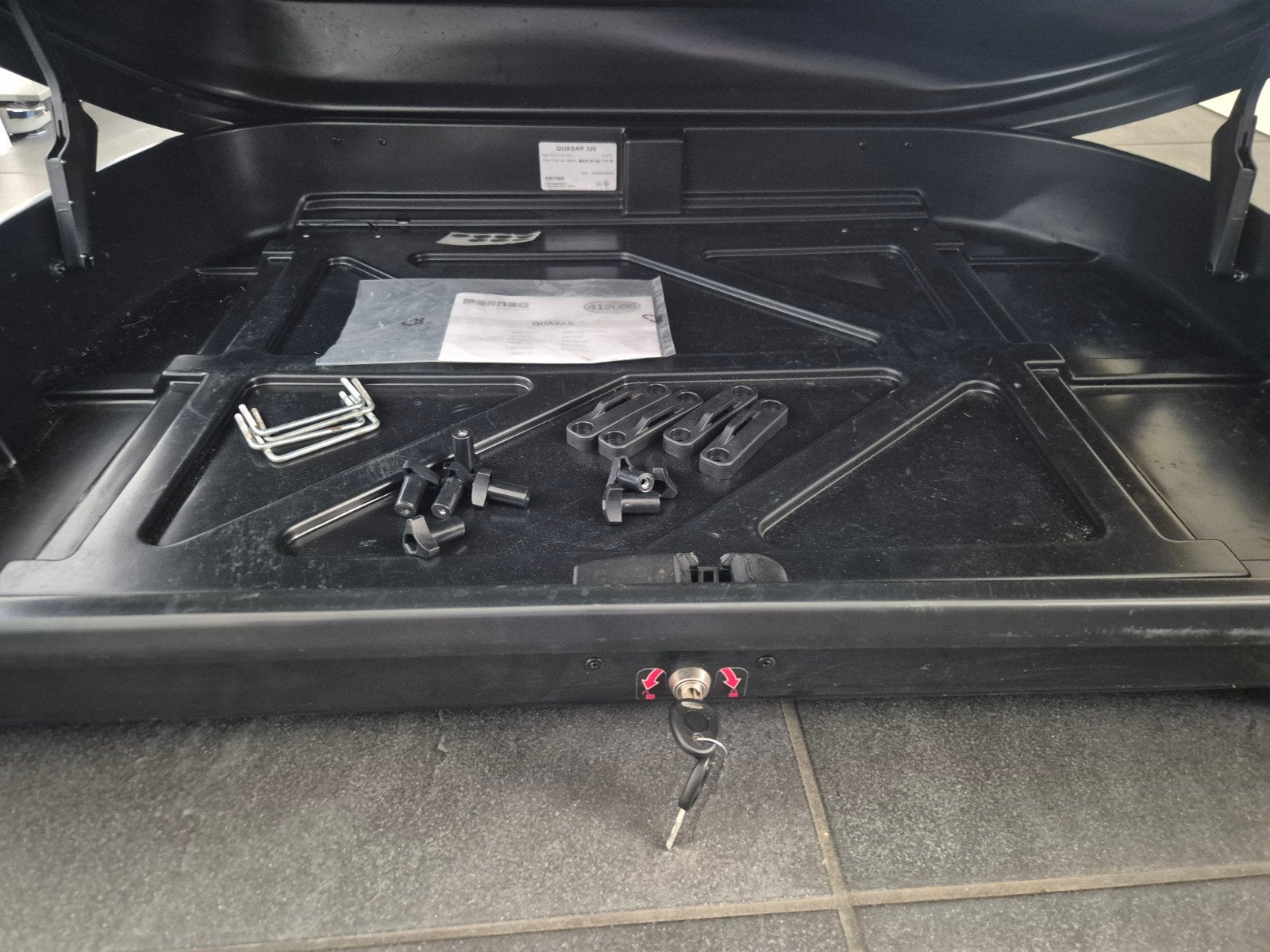 Dakkoffer Menabo Quasar 320 liter - Zo goed als nieuw, Auto diversen, Ophalen, Zo goed als nieuw