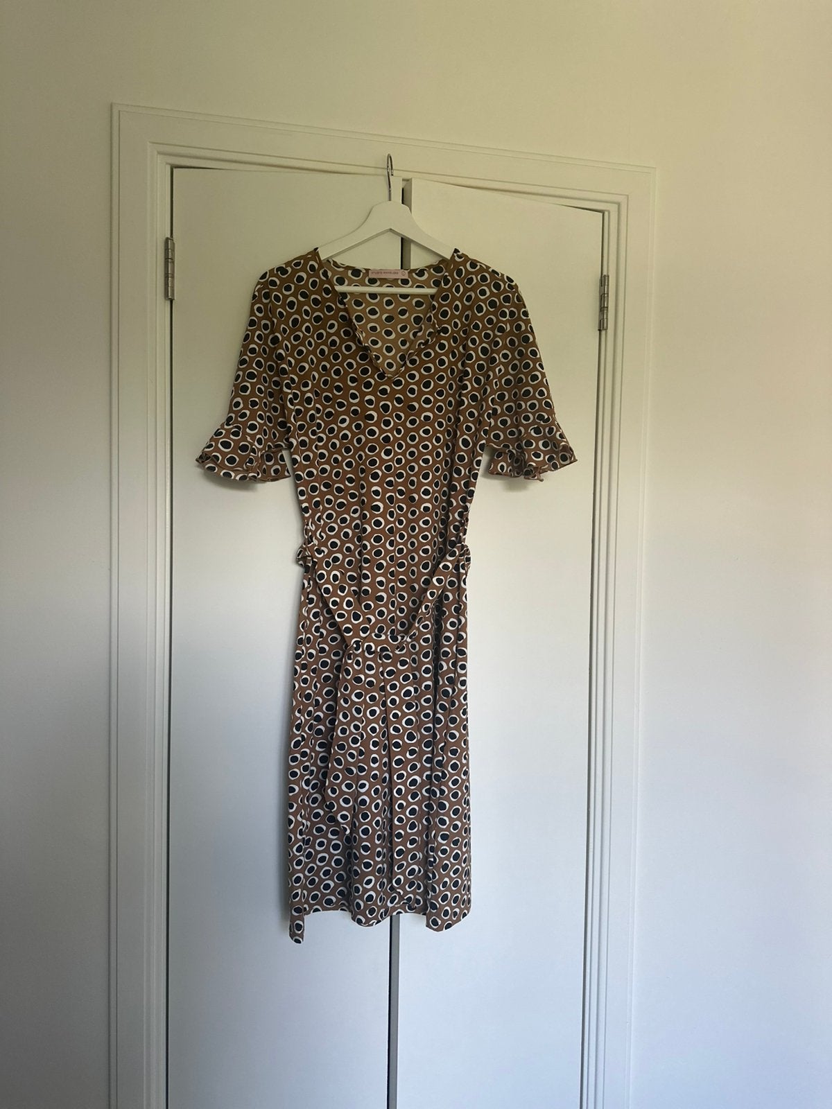 Jurk Studio Anneloes maat L, Bruin, Maat 42/44 (L), Nieuw, Ophalen of Verzenden