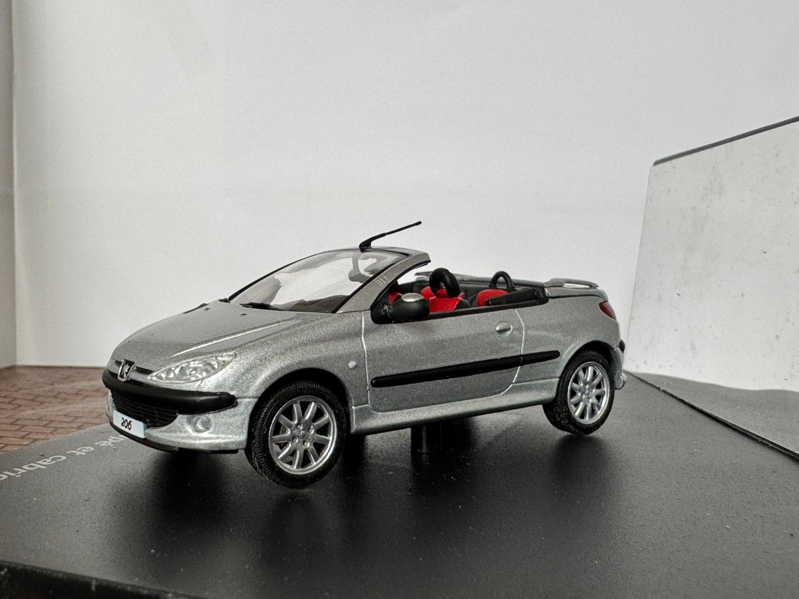 Peugeot 206 CC 2001 Zilvergrijs Norev 1:43, Ophalen of Verzenden, Nieuw, Auto, Norev