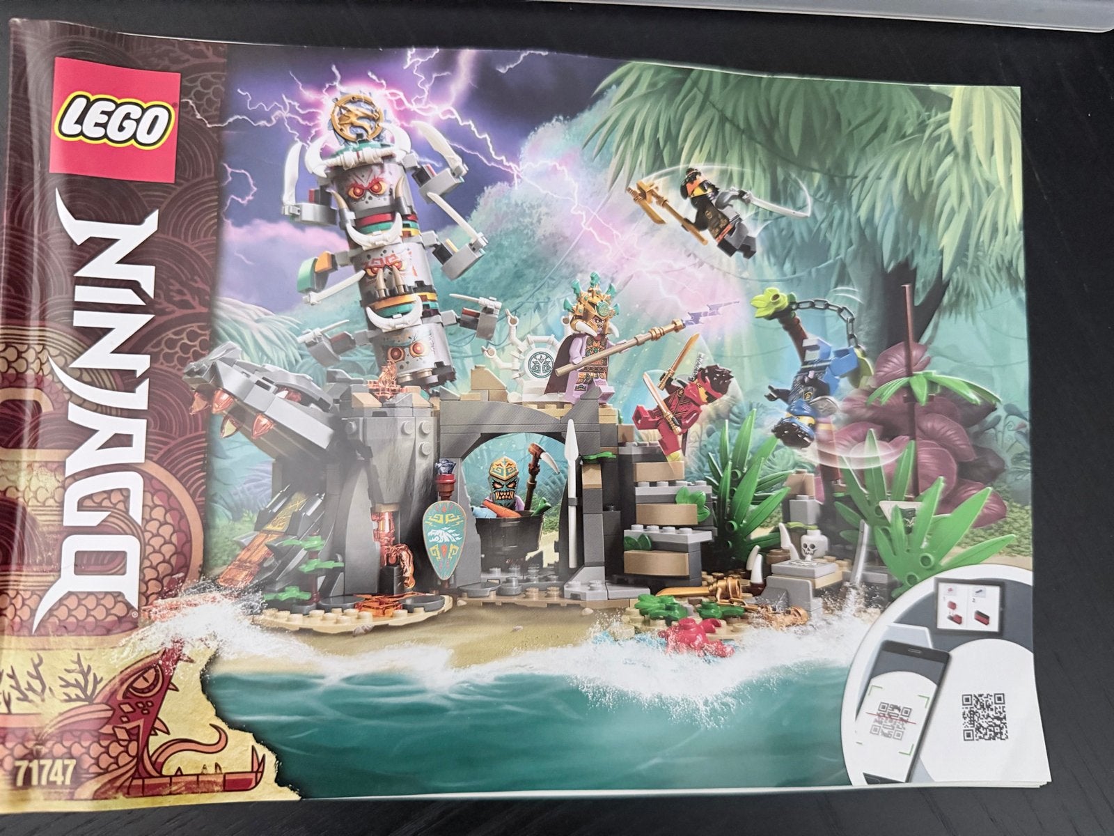 LEGO Ninjago 71747 De Bewaardersdorp met boekje, Ophalen of Verzenden, Gebruikt, Overige merken