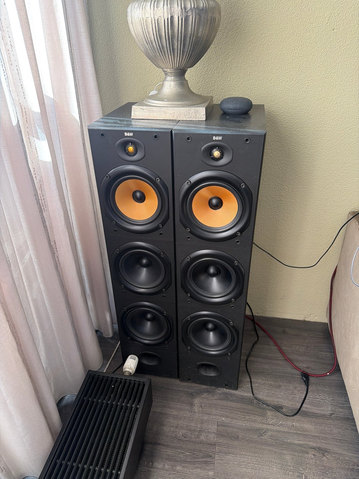 B&W dm 604 s1 stuks 4 x  met Stofkappen, Audio, Tv en Foto, Ophalen of Verzenden, Zo goed als nieuw, Vloerstaande luidspreker
