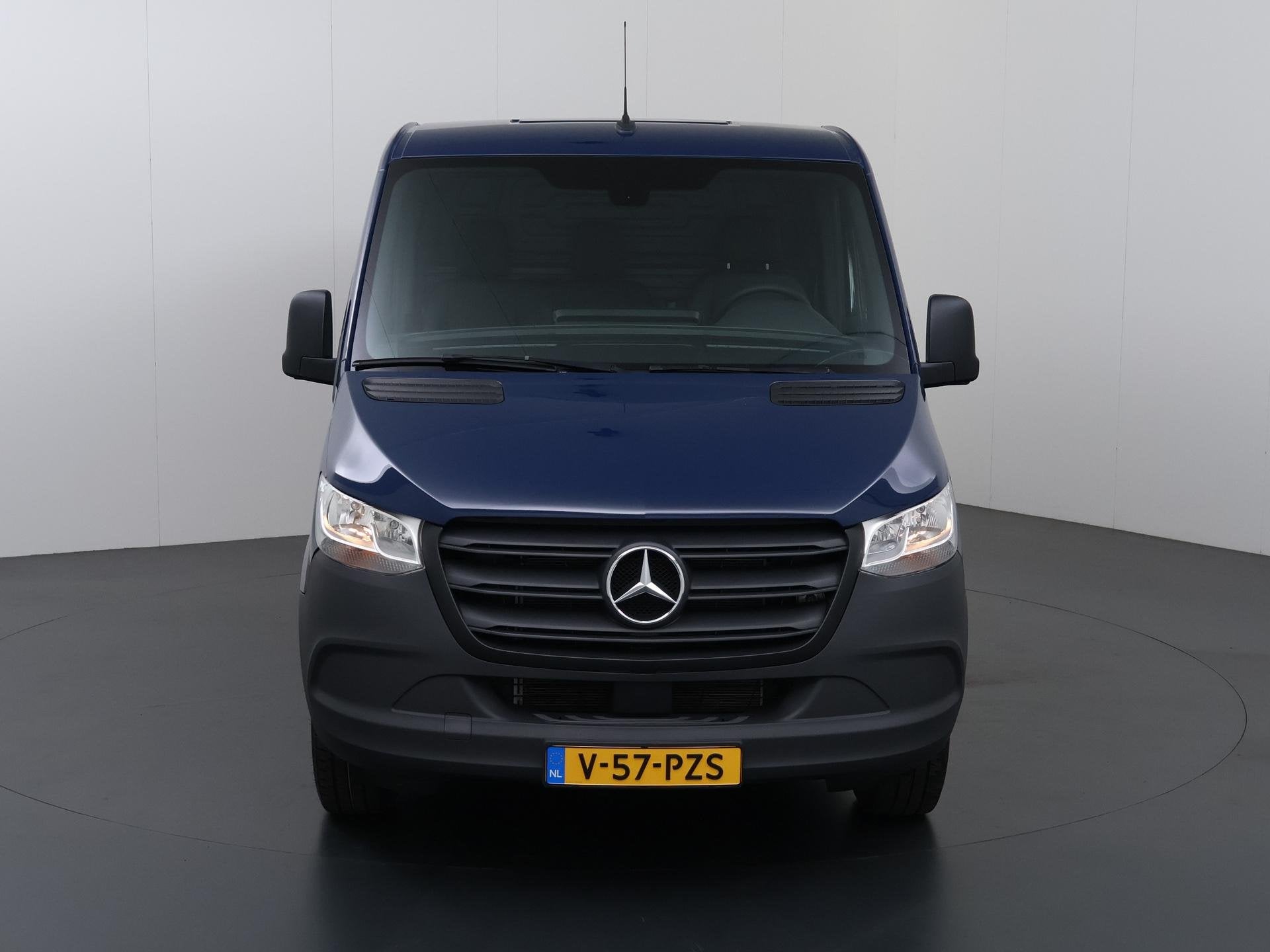 Mercedes-Benz Sprinter 317 CDI | AUT. | L2 H1 | RWD | TREKHA, Auto's, Automaat, Achterwielaandrijving, Gebruikt, 4 cilinders