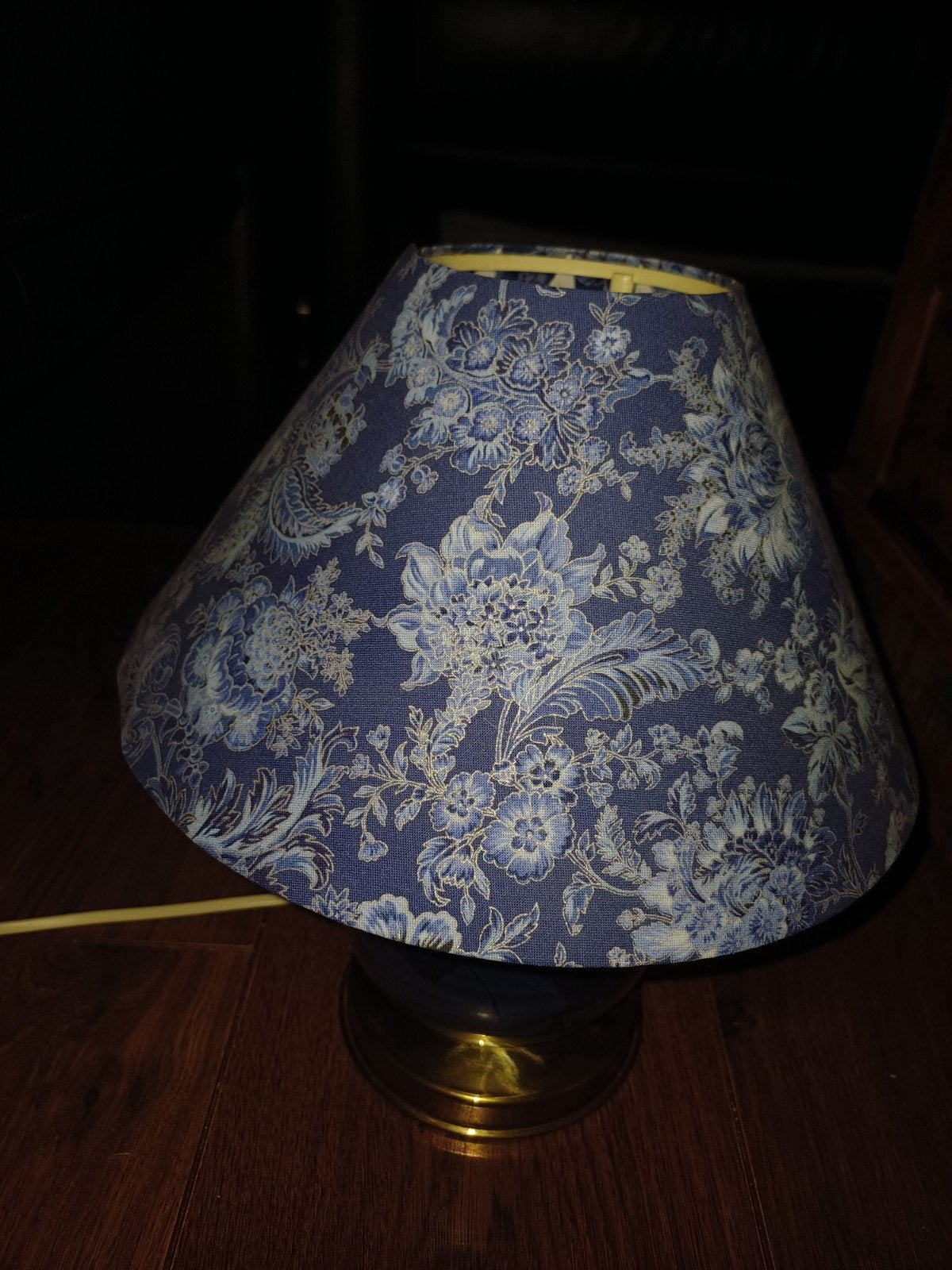 Vintage Tafellamp met Blauw Bloemenpatroon Kap, Huis en Inrichting, Blauw, Gebruikt, Vintage, Schemerlamp