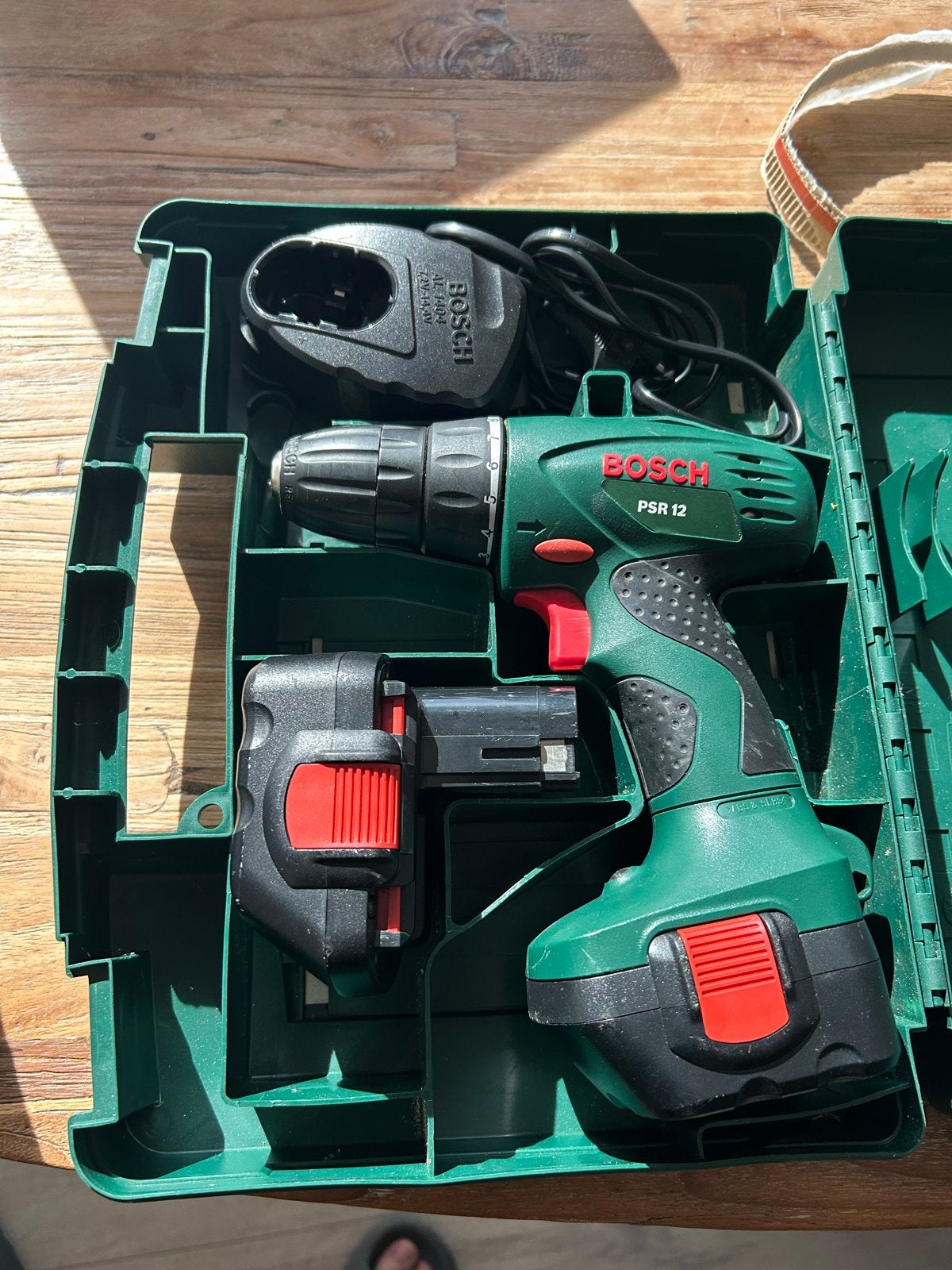 Bosch Accu Boormachine PSR 12 met 2 accu's en lader, Ophalen, Gebruikt, Variabele snelheid, Boor- en Schroefmachine