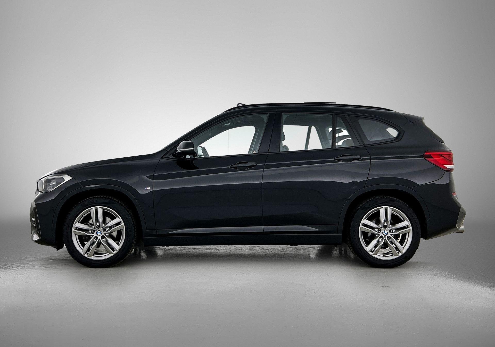 BMW X1 sDrive18i Executive Edition | PANORAMADAK | STOELVERW, Auto's, 12 maanden, Gebruikt, Automatische klimaatregeling, Alcantara