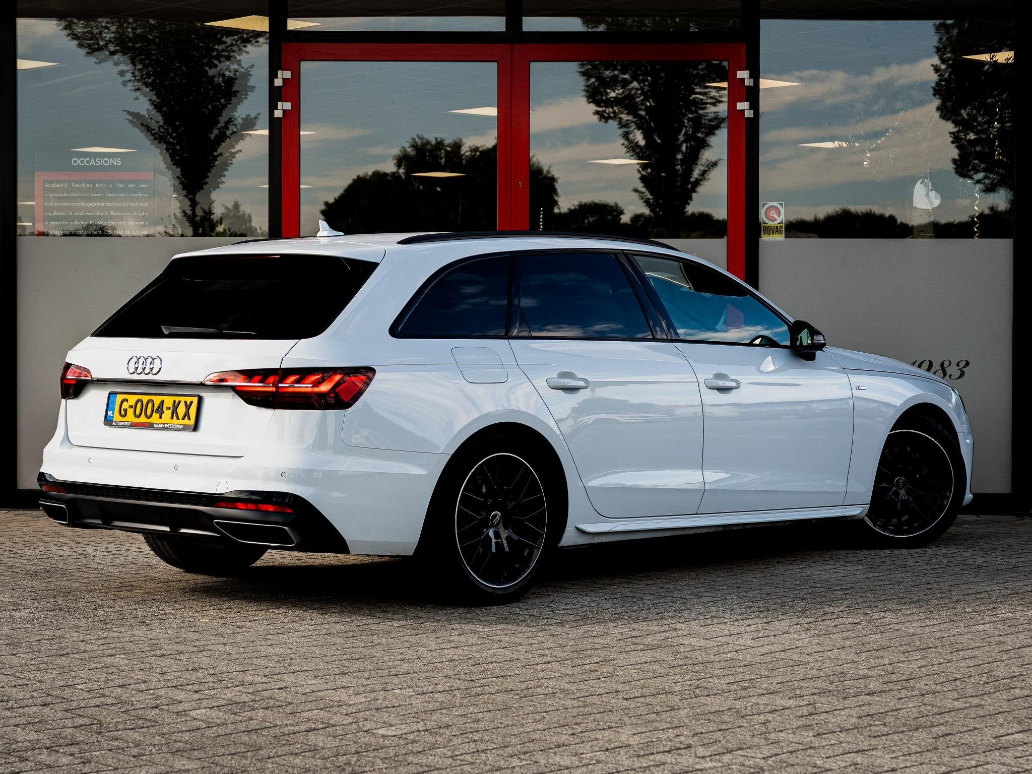Audi A4 Avant 40 TFSI Launch edition S-Line | 1e Eigenaar |, Auto's, Gebruikt, Wit, Origineel Nederlands, 84 €/maand
