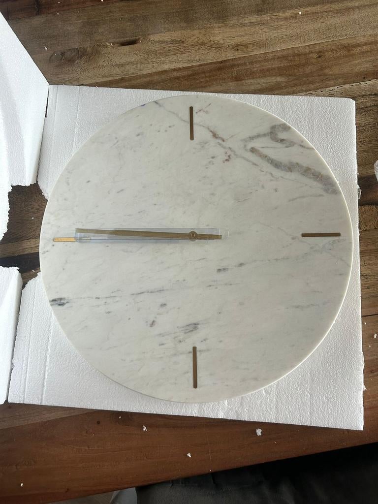 Stijlvolle marmeren wandklok - Nieuw in doos, Antiek en Kunst, Antiek | Klokken, Ophalen of Verzenden