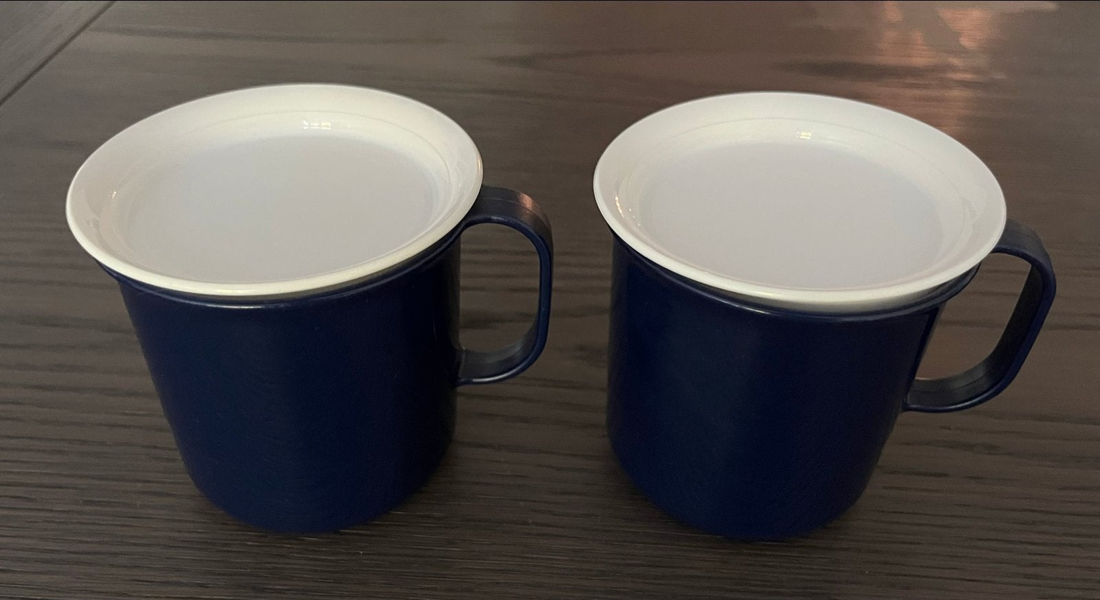 2 Tupperware mokken/bekers met Deksel - Donkerblauw, Gebruikt, Blauw, 300 ml, Beker of Kan