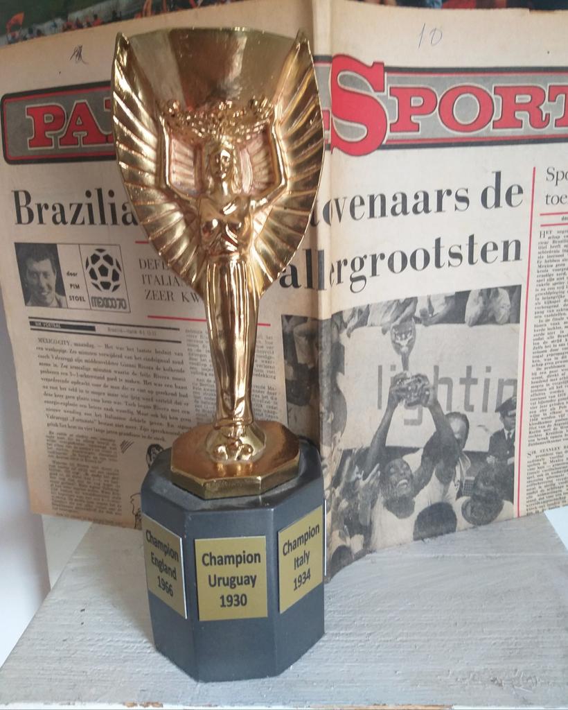 Wereldbeker voetbal Jules Rimet 1930-1970, Ophalen, Zo goed als nieuw, Buitenlandse clubs, Vaantje of Sjaal
