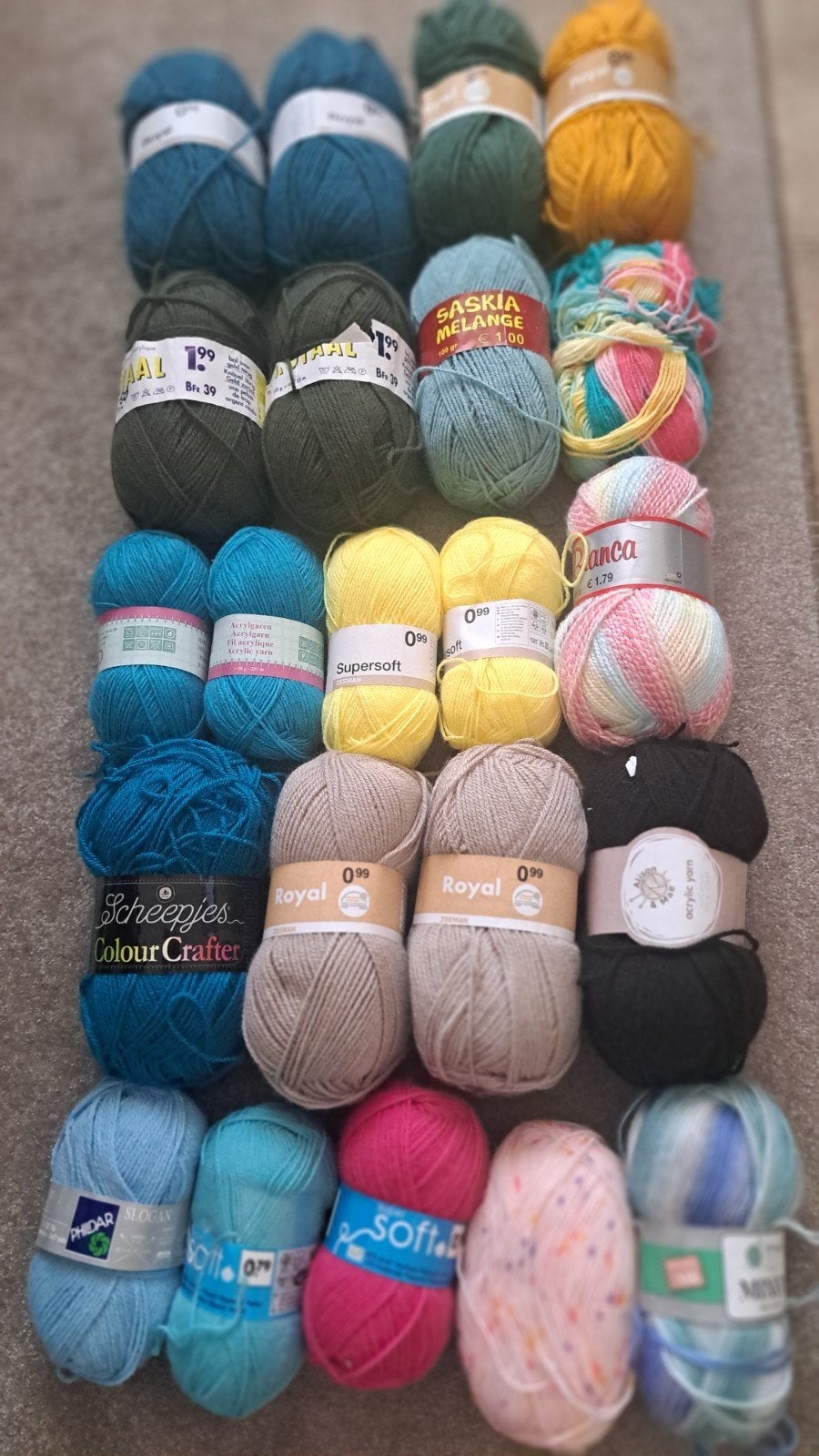 Mooie partij acryl garen - 19 bollen in diverse kleuren, Ophalen of Verzenden, Zo goed als nieuw, Breien of Haken, Wol of Garen