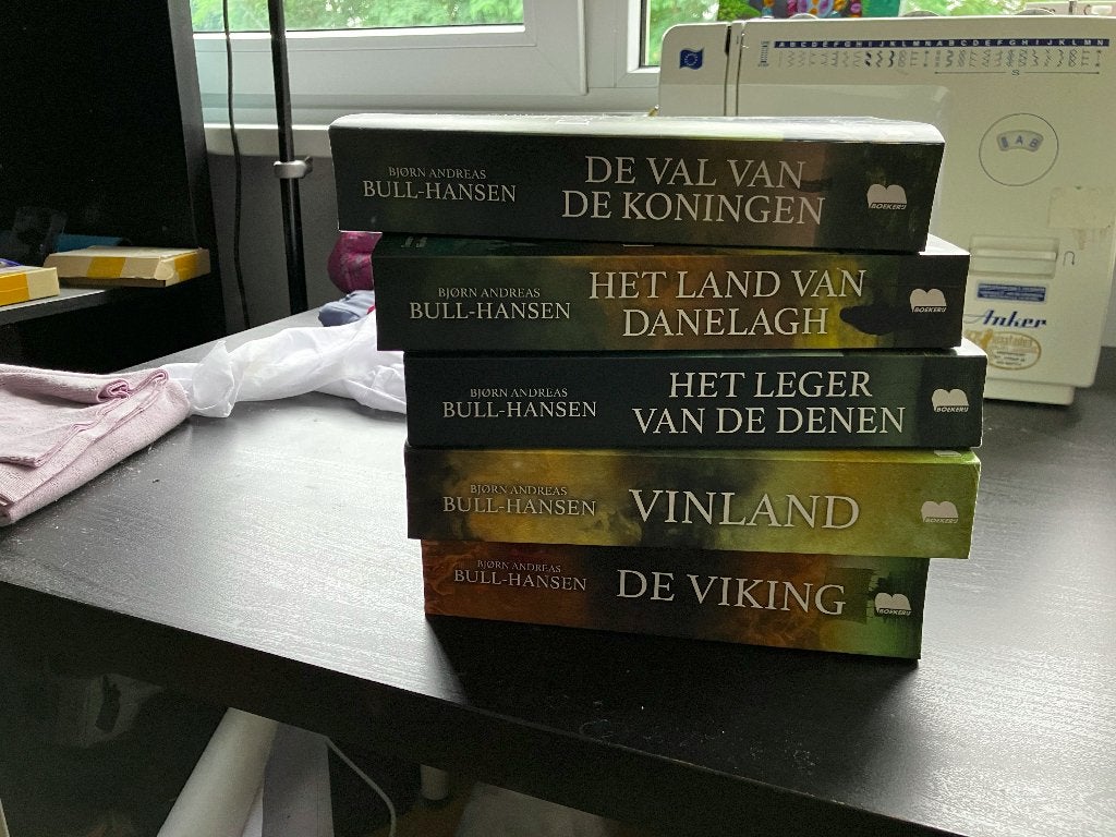 Bjørn Andreas Bull-Hansen - Jomsviking serie 1-5, Boeken, Historische romans, Ophalen of Verzenden, Gelezen, Bjørn Andreas Bull-Hansen