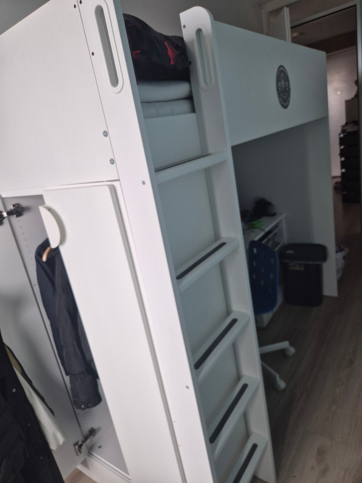 Witte hoogslaper 90x200 cm met bureau en kast, Huis en Inrichting, Slaapkamer | Stapelbedden en Hoogslapers, Ophalen